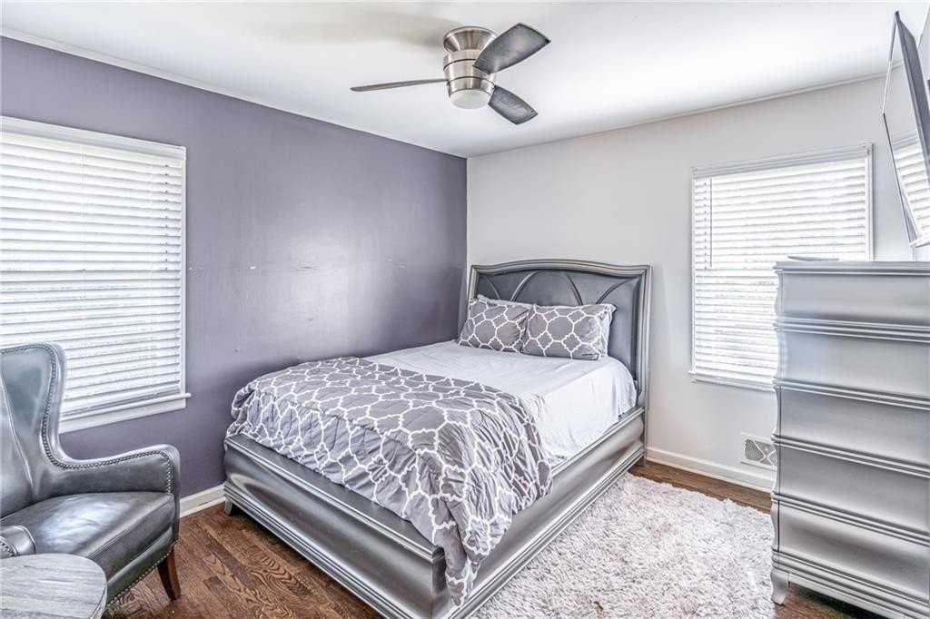 2456 Harwood Dr - Photo 4 of 15