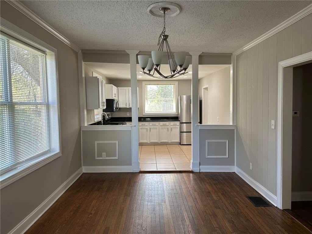 2415 Crestview Ave - Photo 4 of 12