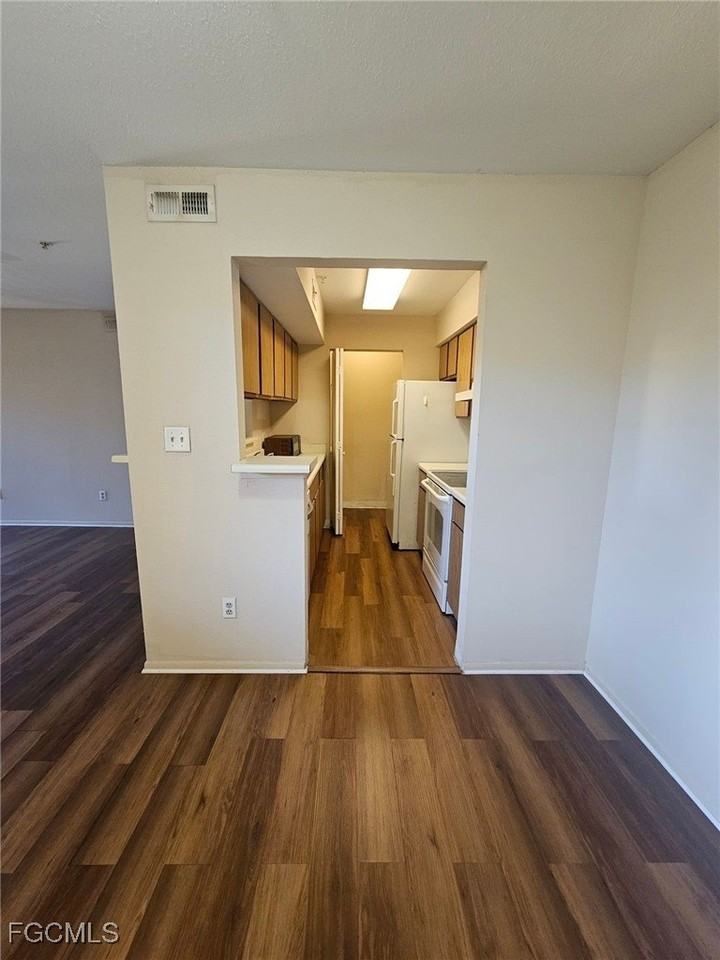 2875 Winkler Ave #518 - Photo 7 of 19