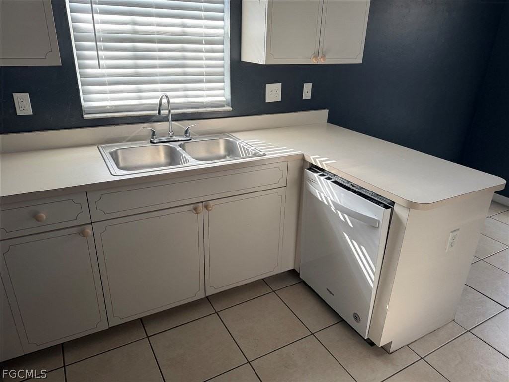 4928 Leonard Blvd S - Photo 7 of 17