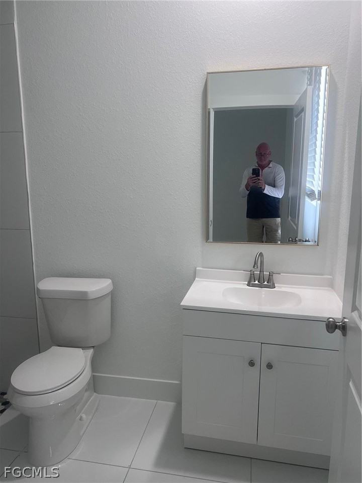 970 Lakeside Dr - Photo 5 of 9