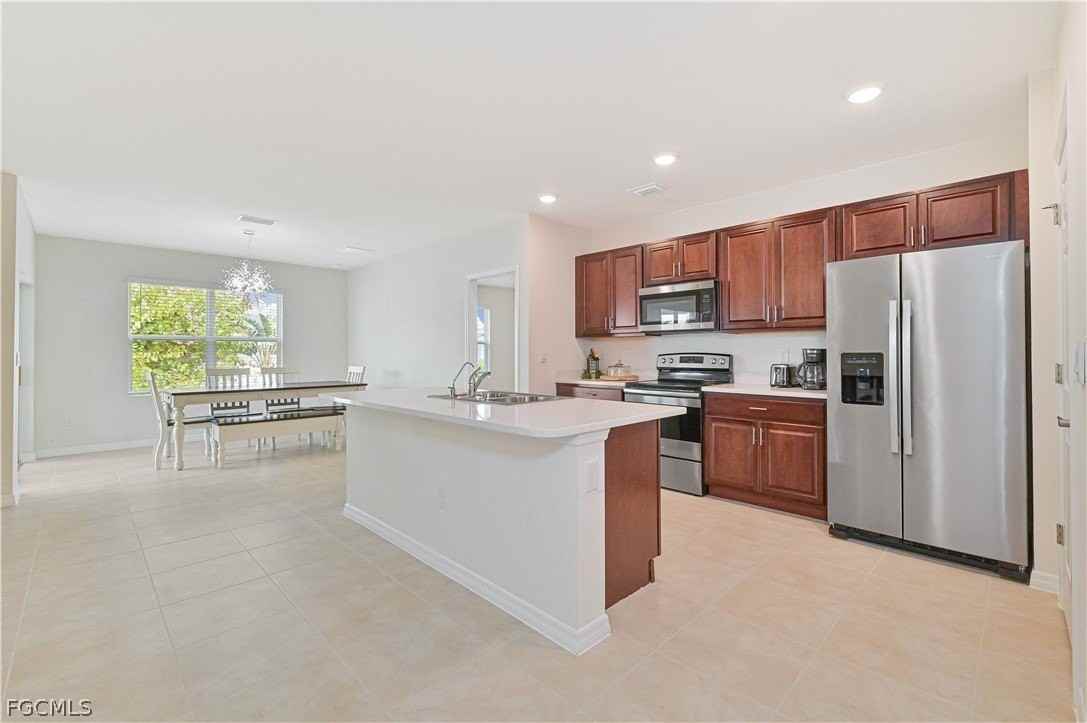 1009 Jacaranda Pkwy E - Photo 2 of 27