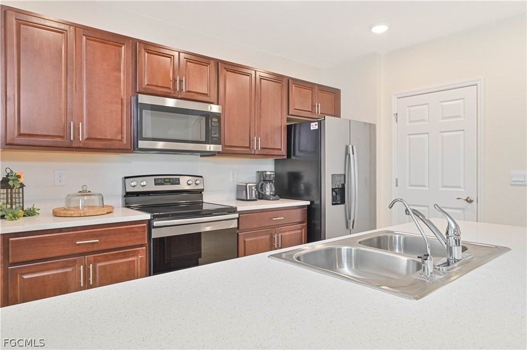 1009 Jacaranda Pkwy E - Photo 3 of 27