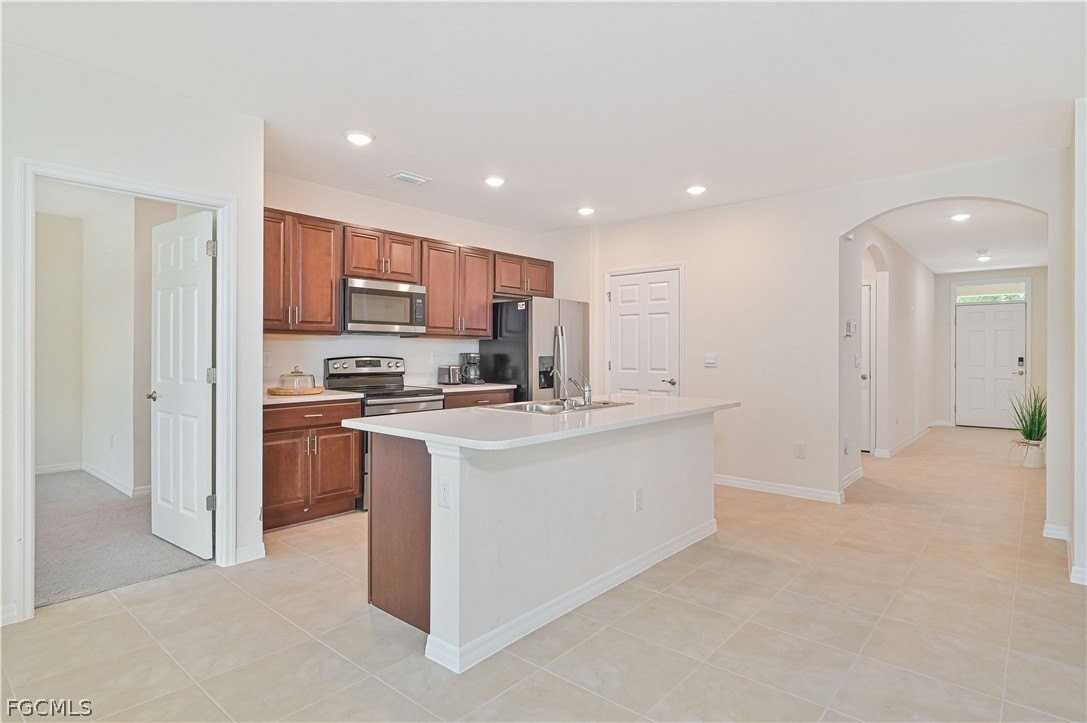 1009 Jacaranda Pkwy E - Photo 4 of 27