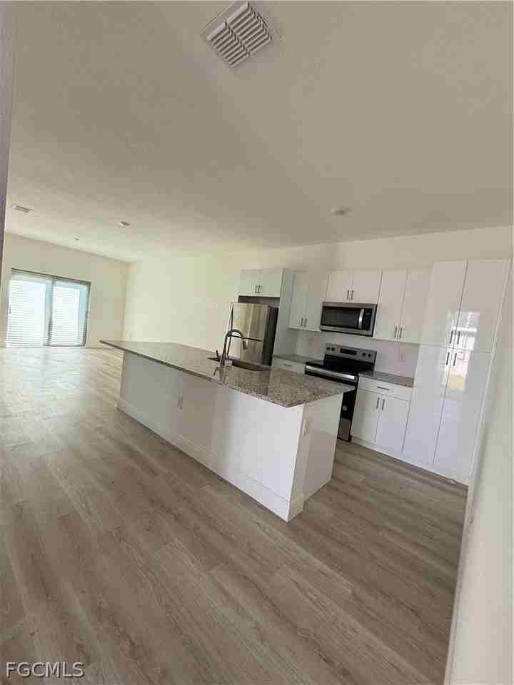 1135 Harvest Ave - Photo 2 of 10