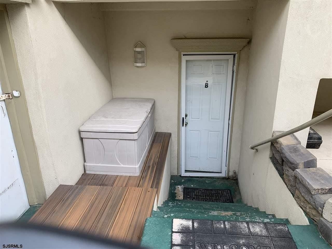 102 S Raleigh Ave - Photo 2 of 17