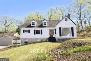 featured image of 1944 Lyle Ave