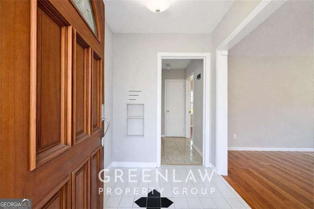 1944 Lyle Ave - Photo 2 of 36