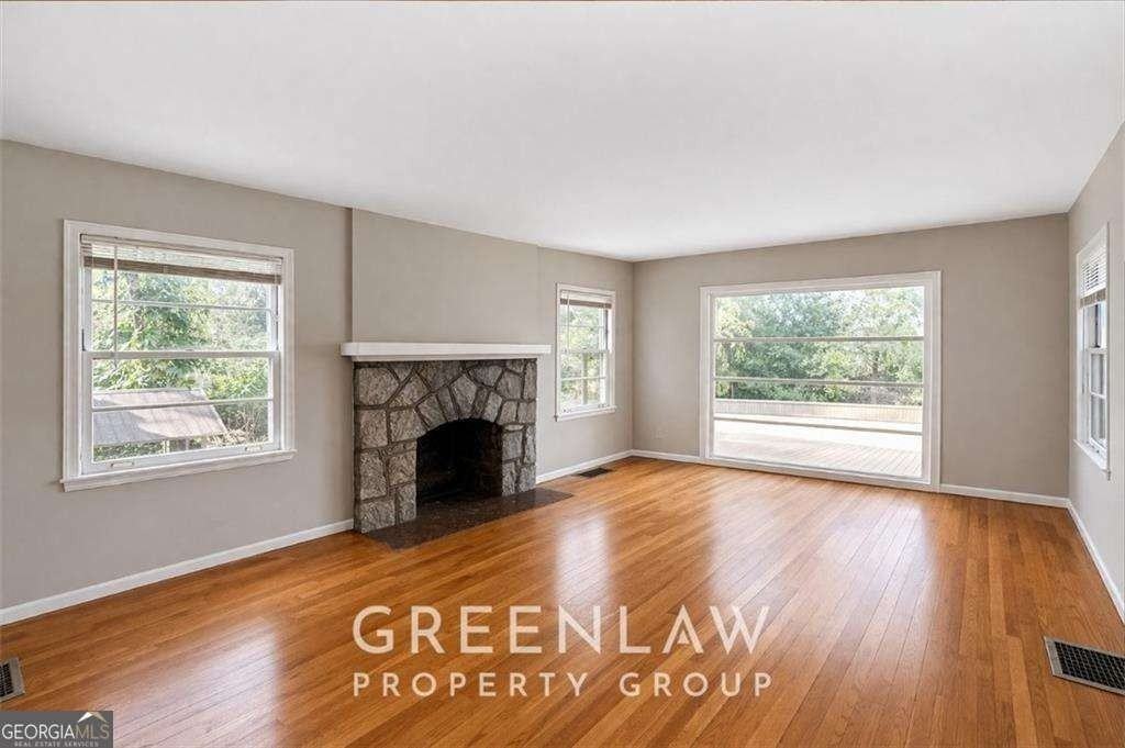 1944 Lyle Ave - Photo 4 of 36