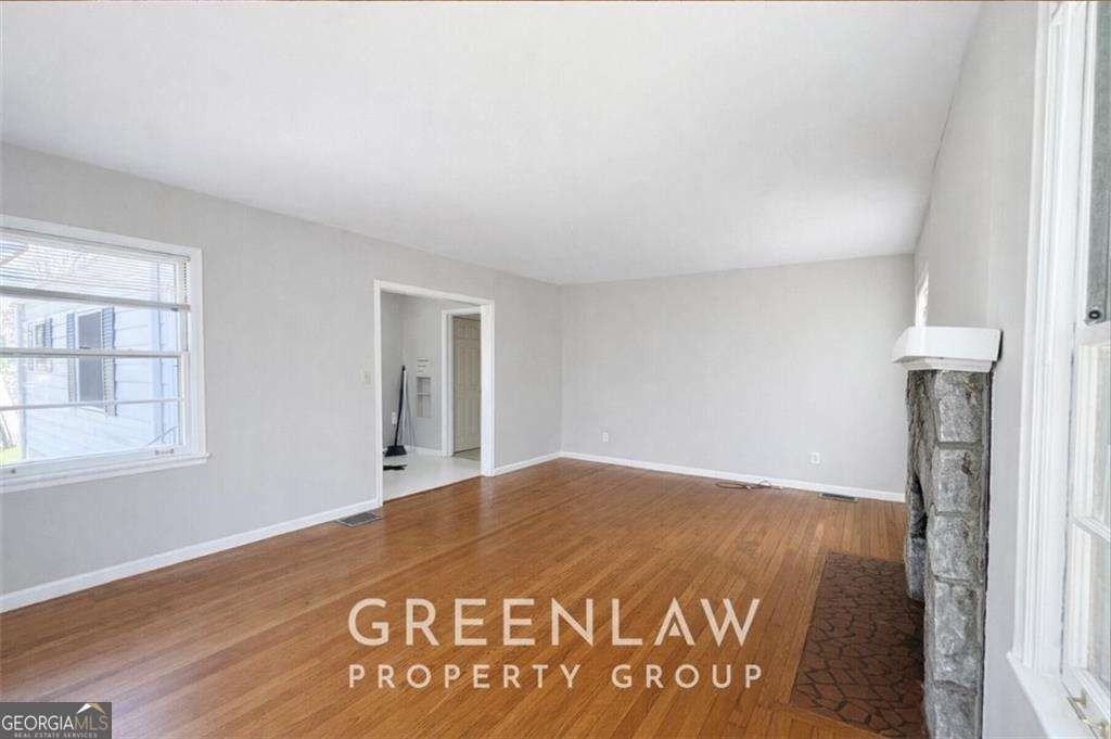 1944 Lyle Ave - Photo 5 of 36