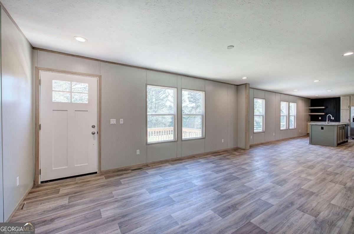 81 Popham Rd - Photo 4 of 50