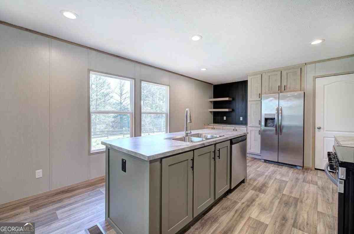 81 Popham Rd - Photo 7 of 50