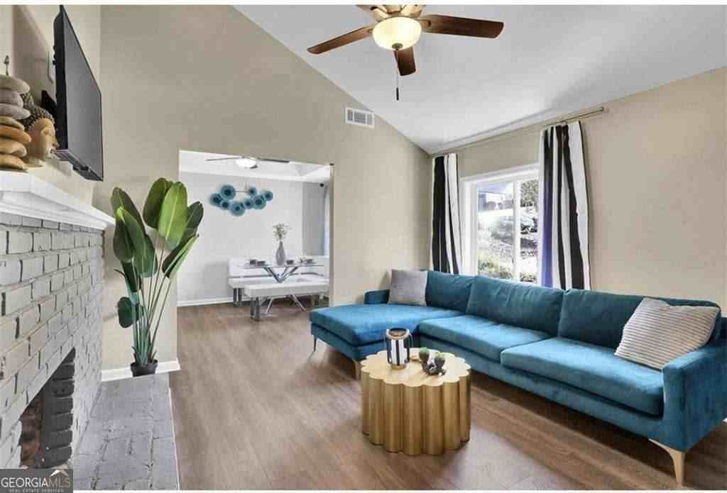 3162 Oakdale Rd - Photo 4 of 26