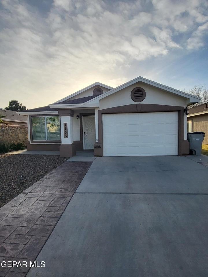 1733 Shreya St - Photo 3 of 27