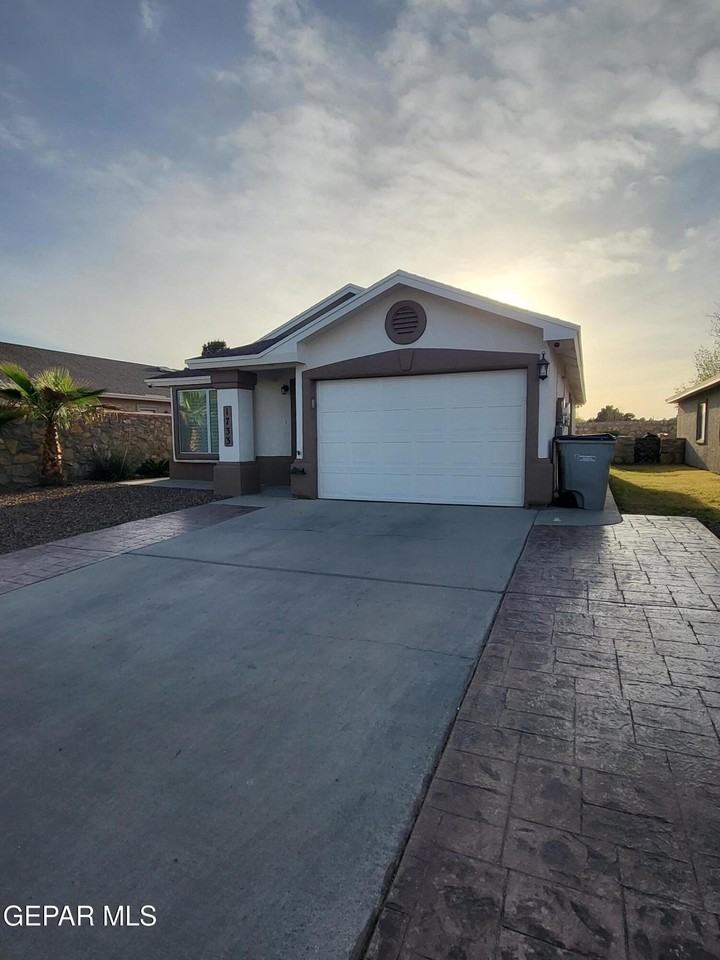 1733 Shreya St - Photo 4 of 27