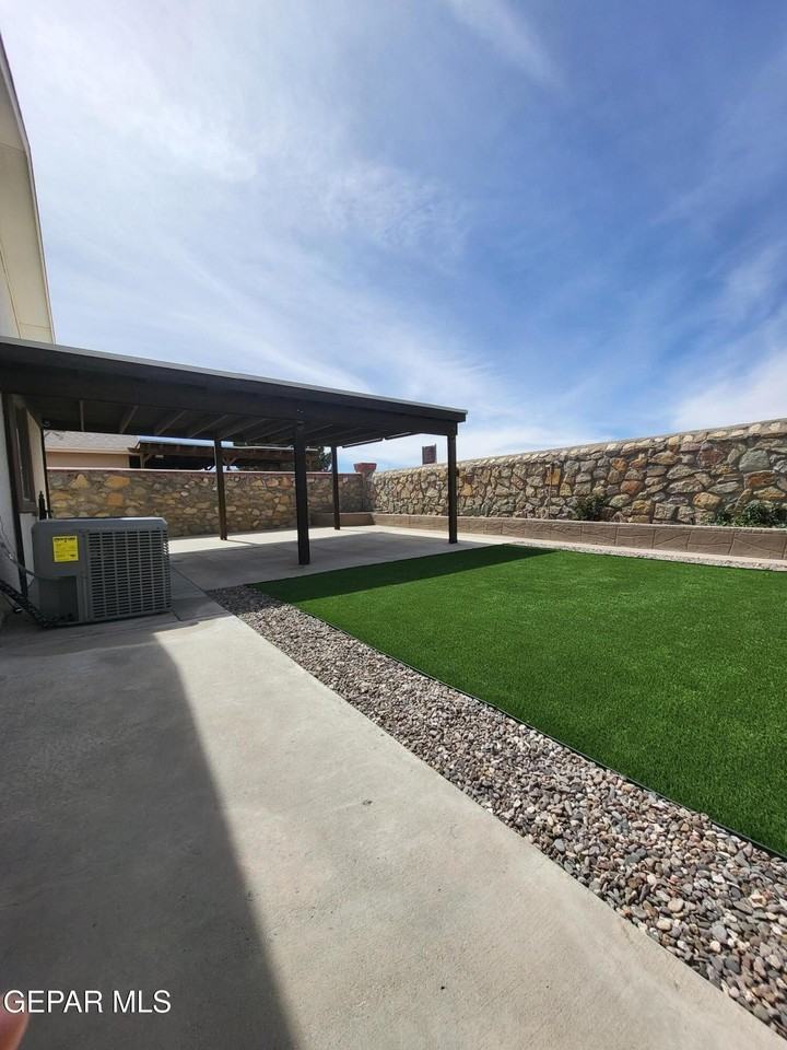 1733 Shreya St - Photo 5 of 27