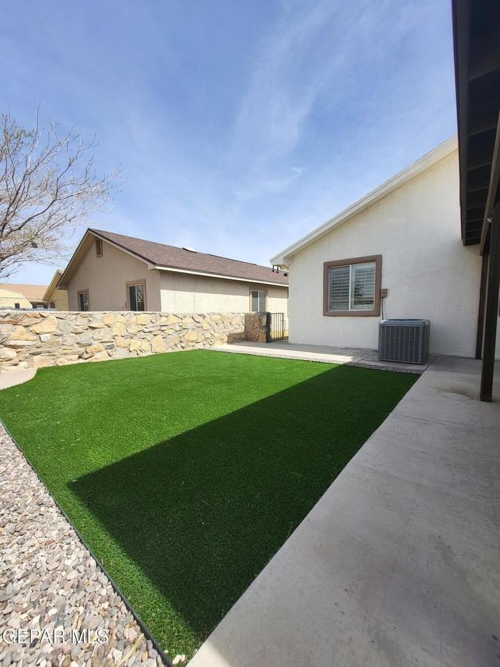 1733 Shreya St - Photo 6 of 27