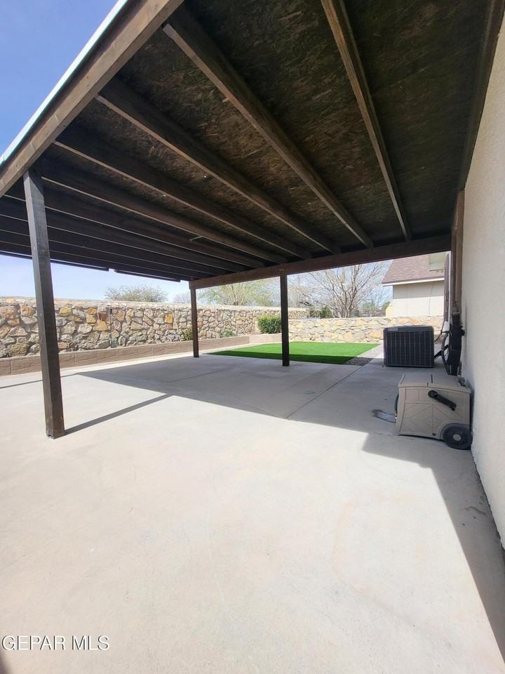 1733 Shreya St - Photo 7 of 27