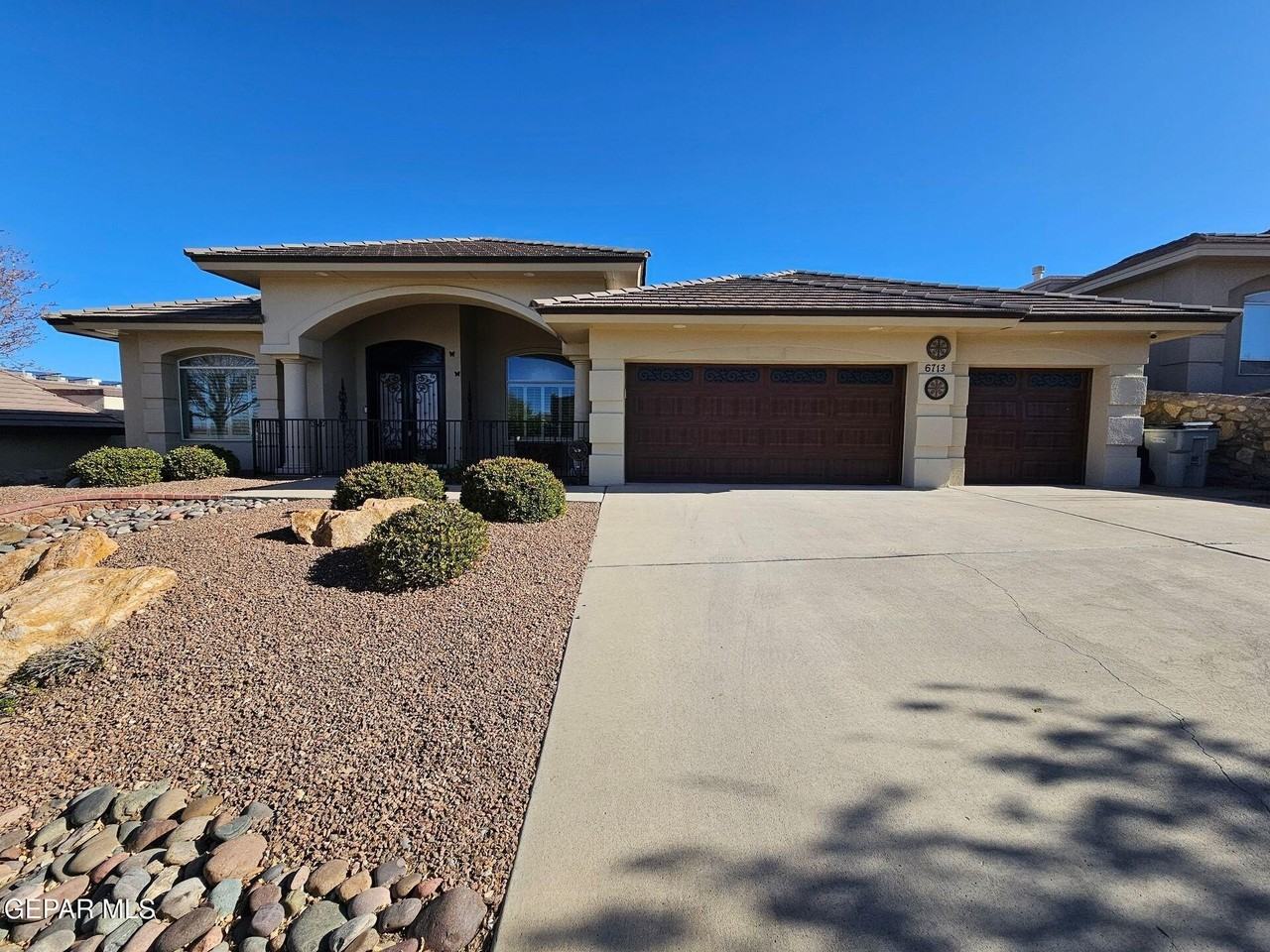 6713 Capitan Rdg - Photo 2 of 41