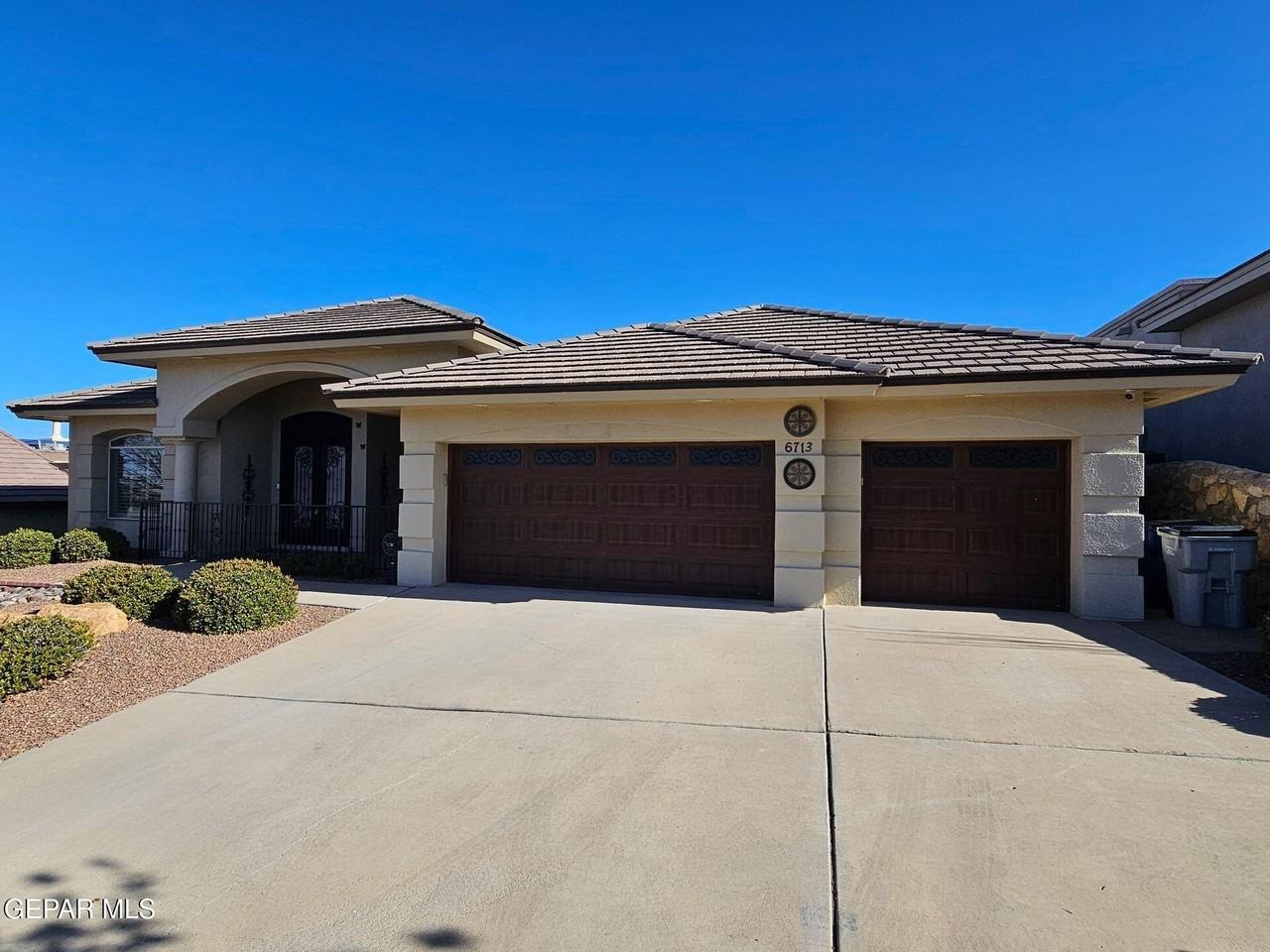 6713 Capitan Rdg - Photo 3 of 41