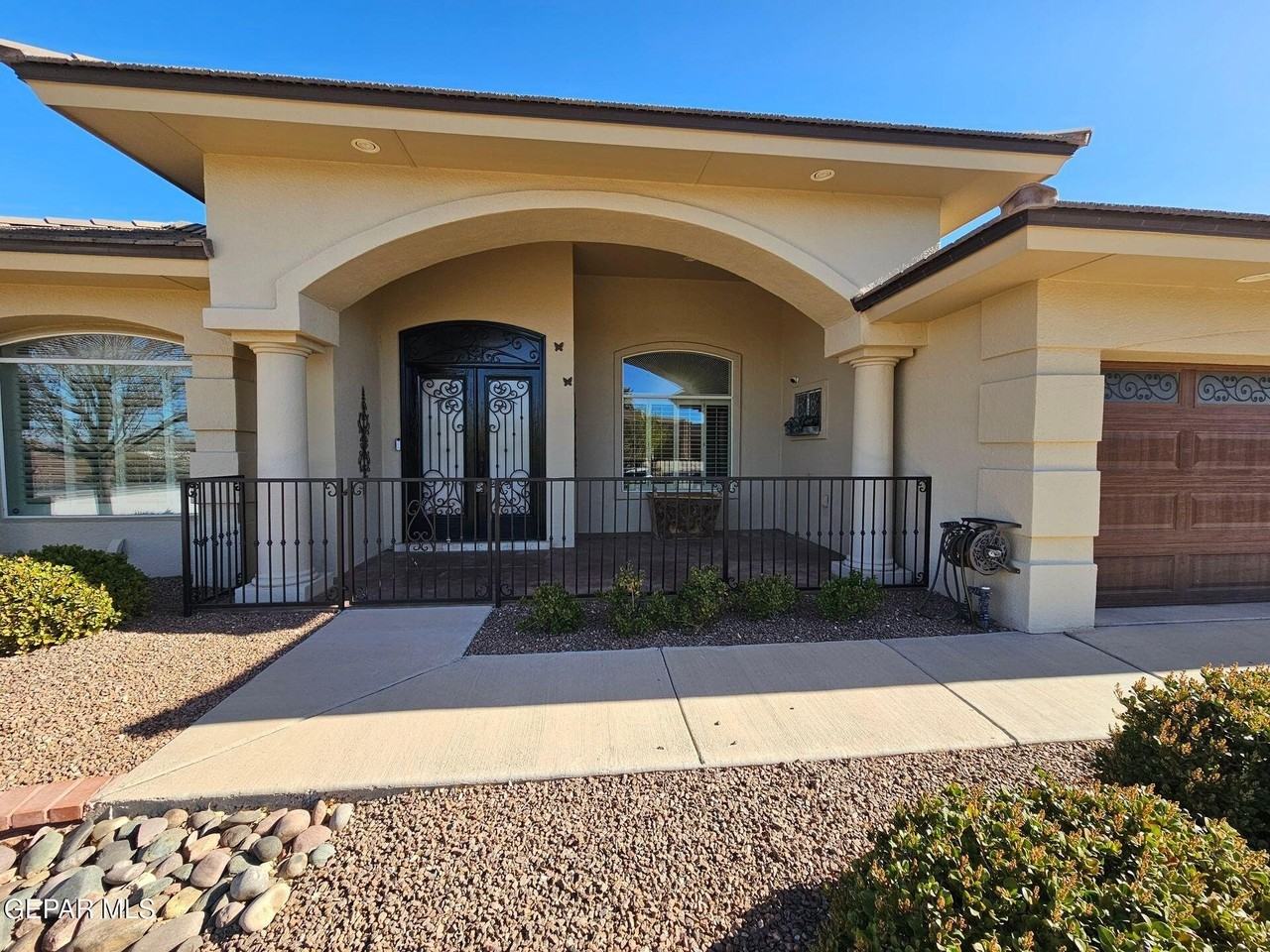 6713 Capitan Rdg - Photo 4 of 41