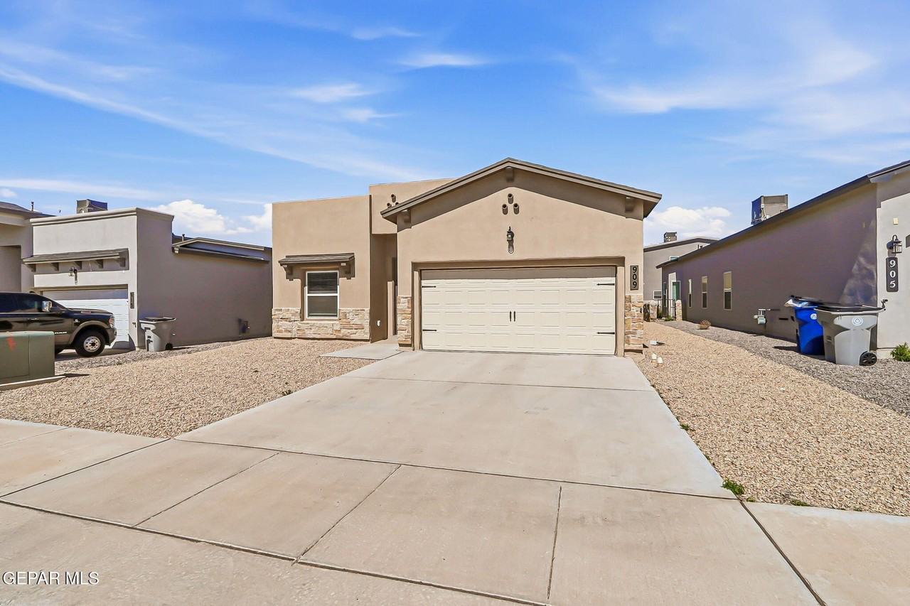 909 Ada Ln - Photo 2 of 28