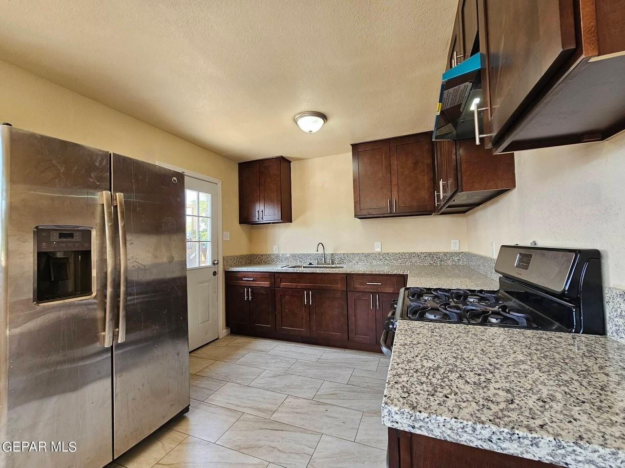 6005 Tampa Ave - Photo 2 of 16