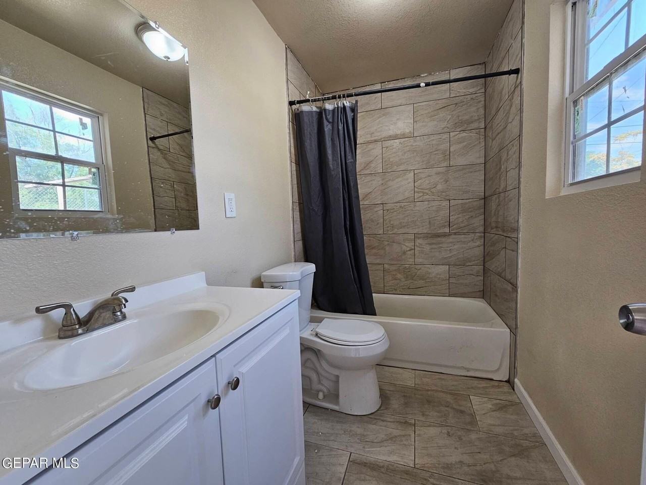 6005 Tampa Ave - Photo 3 of 16