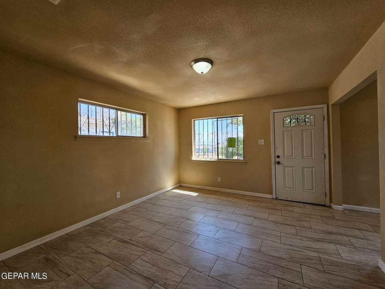 6005 Tampa Ave - Photo 4 of 16