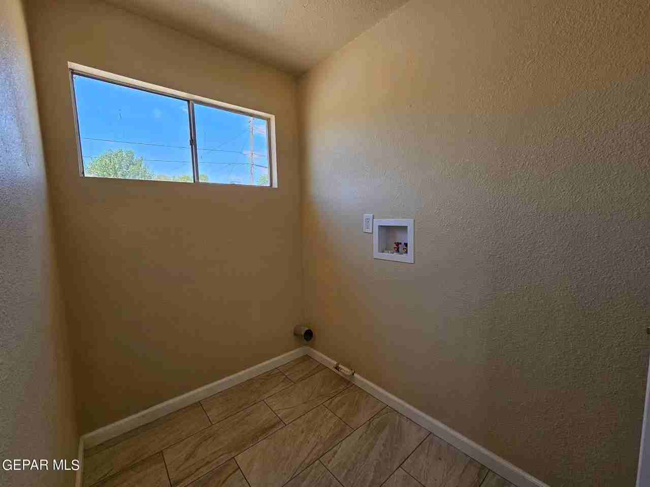 6005 Tampa Ave - Photo 6 of 16