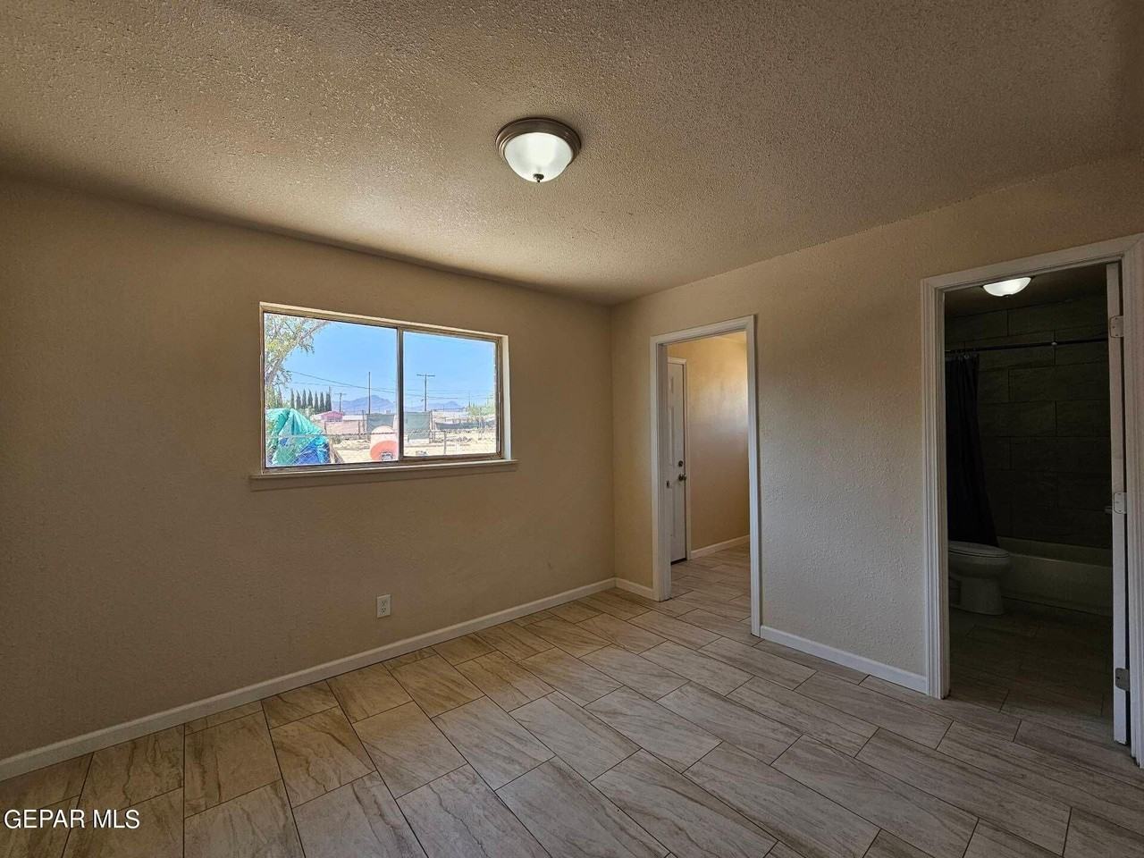 6005 Tampa Ave - Photo 7 of 16