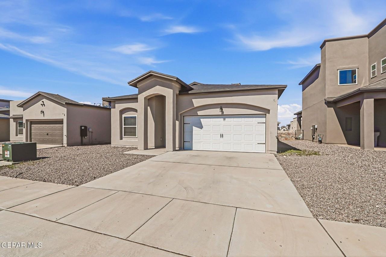 941 Gulf Streams - Photo 2 of 24