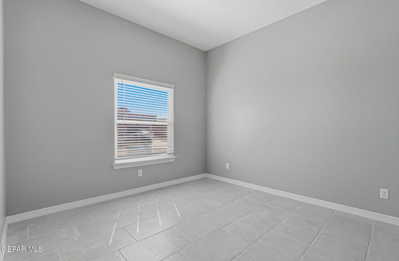 941 Gulf Streams - Photo 4 of 24