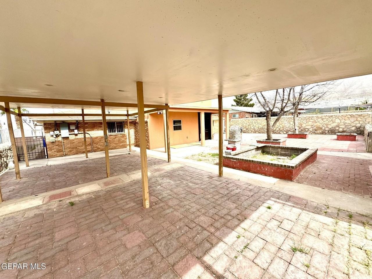 142 Clairemont Dr - Photo 5 of 34