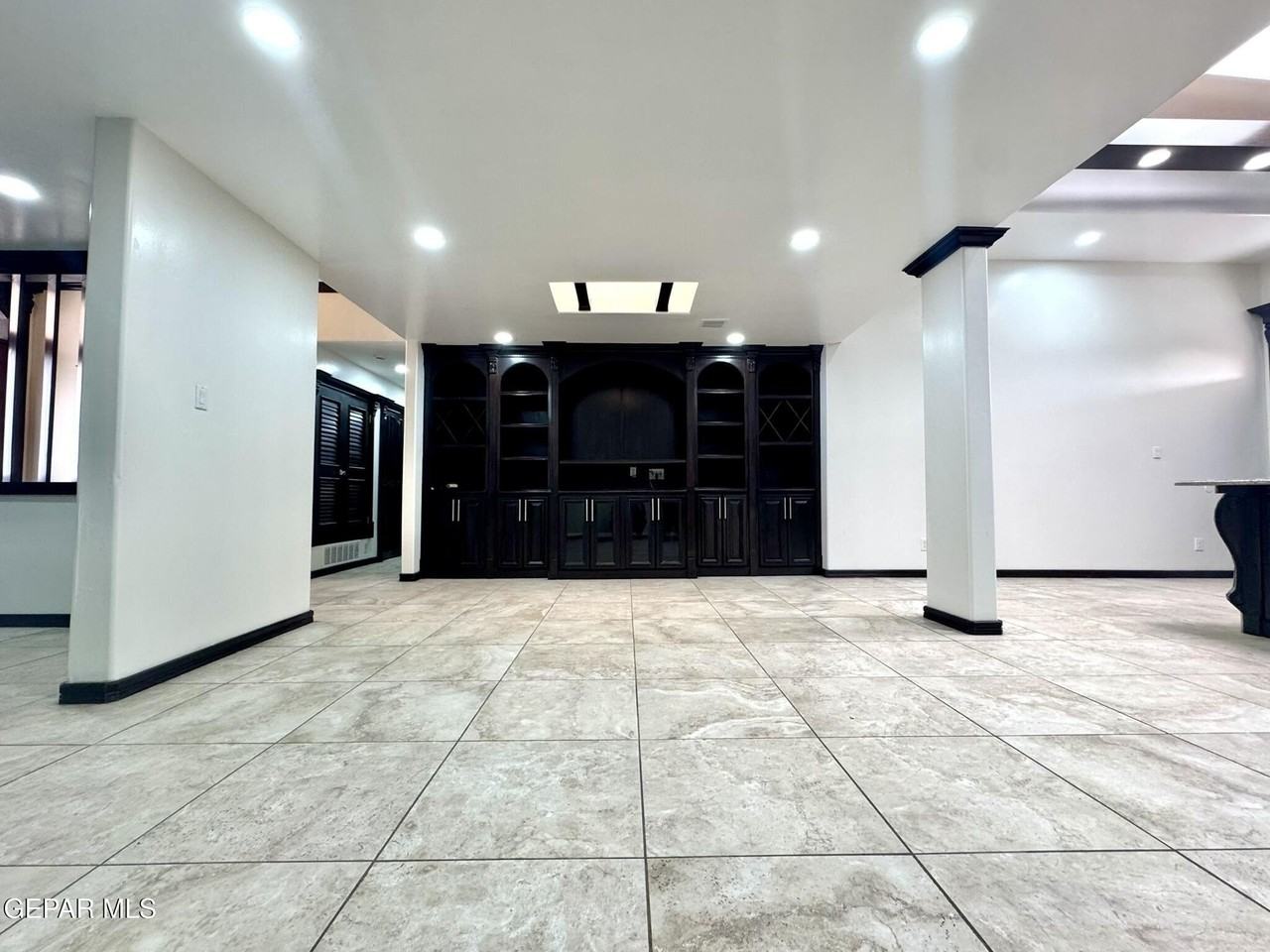 142 Clairemont Dr - Photo 7 of 34