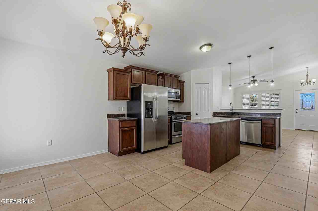 14350 S Cave Ave - Photo 2 of 40