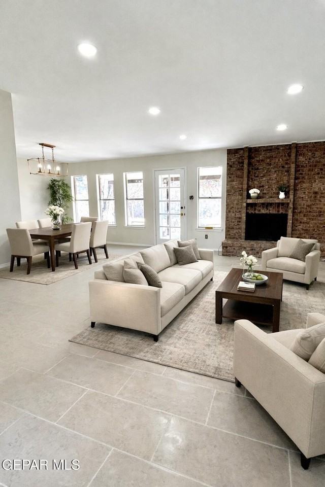 740 Tepic Dr - Photo 2 of 7