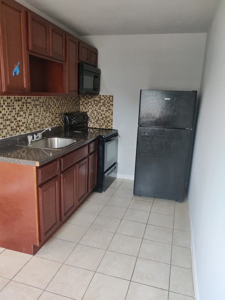 2430 S Frazier St #1 - Photo 4 of 8