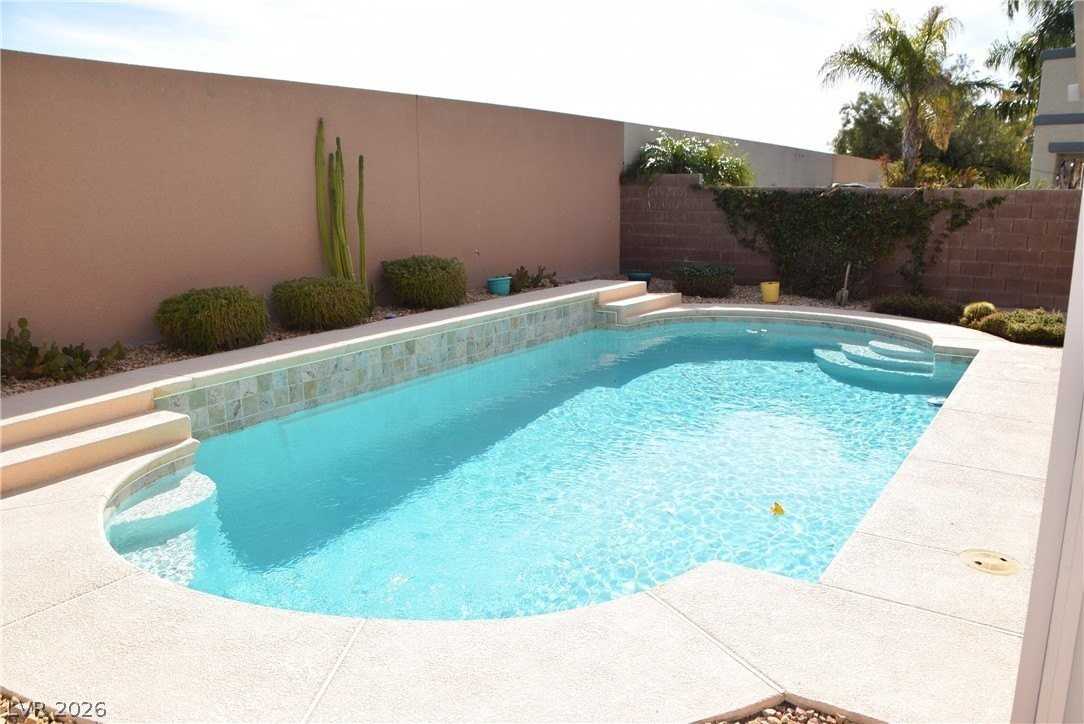 492 Lacabana Beach Dr - Photo 3 of 36