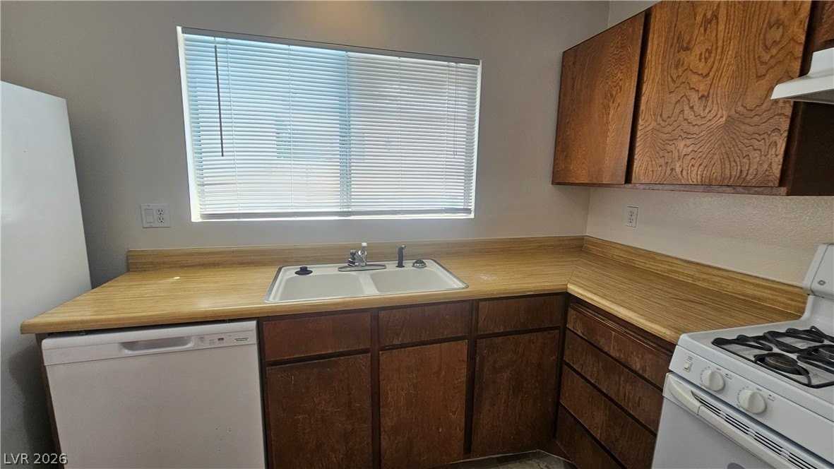 4057 Woodgreen Dr - Photo 5 of 22