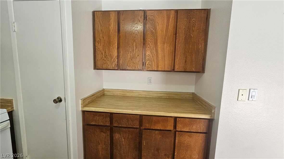 4057 Woodgreen Dr - Photo 6 of 22