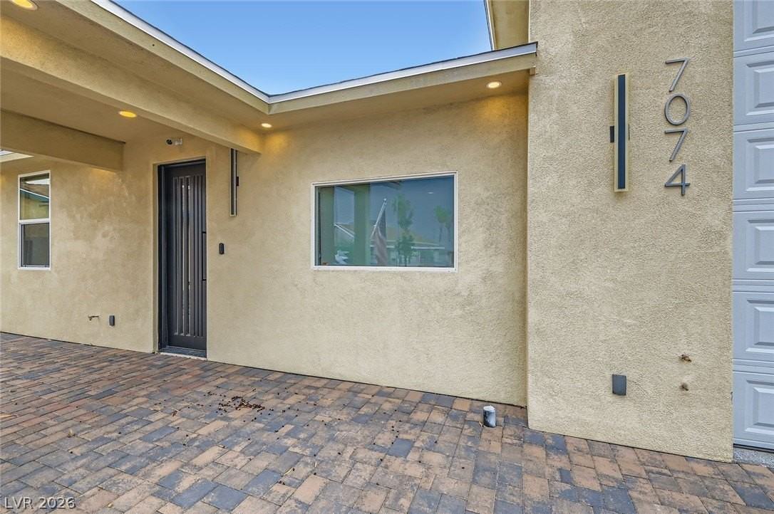 7074 Pinebrook Ct - Photo 4 of 29