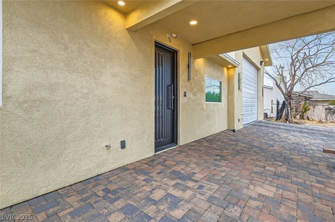 7074 Pinebrook Ct - Photo 5 of 29