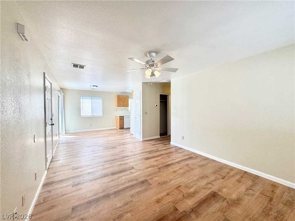 1920 Haiwee St #B - Photo 2 of 13