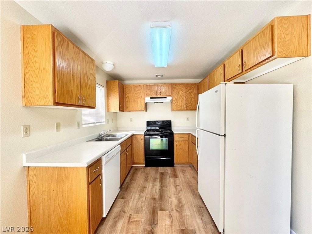 1920 Haiwee St #B - Photo 5 of 13