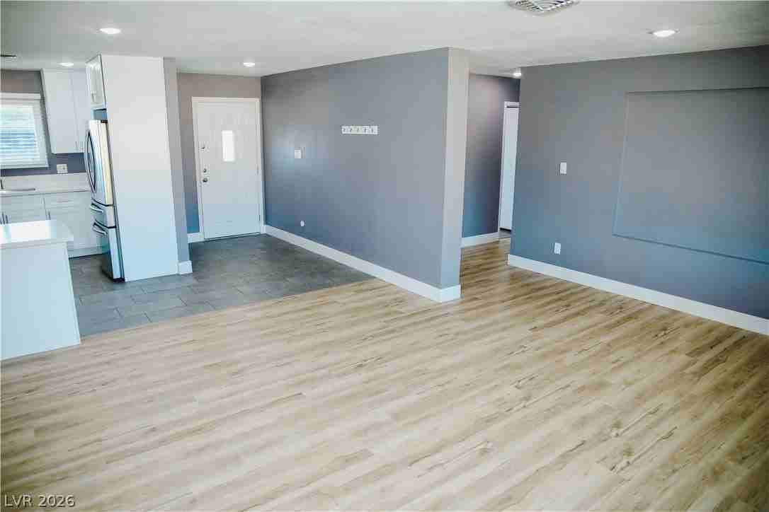 2580 E Hacienda Ave - Photo 4 of 36