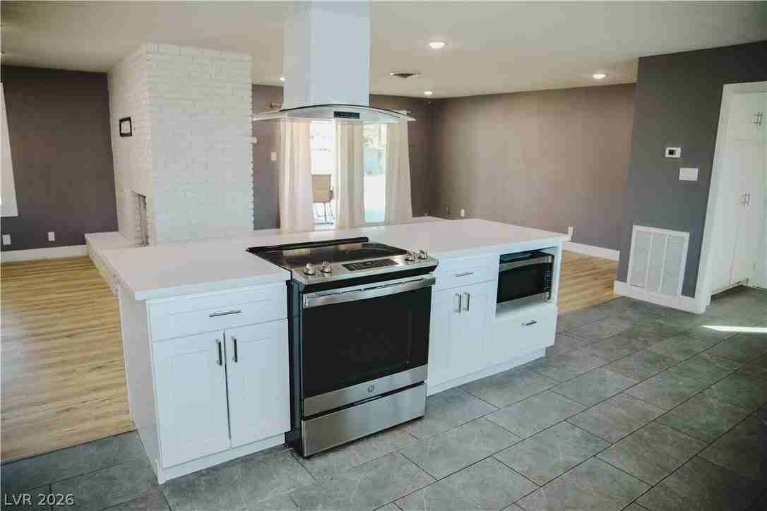 2580 E Hacienda Ave - Photo 7 of 36