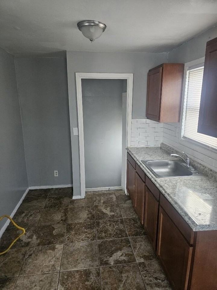 12944 Rosemont Ave - Photo 3 of 8