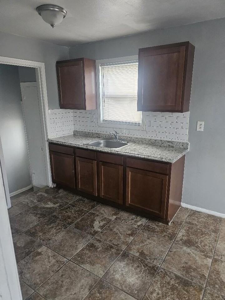 12944 Rosemont Ave - Photo 5 of 8