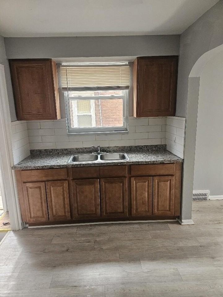 10440 Nottingham Rd - Photo 4 of 8